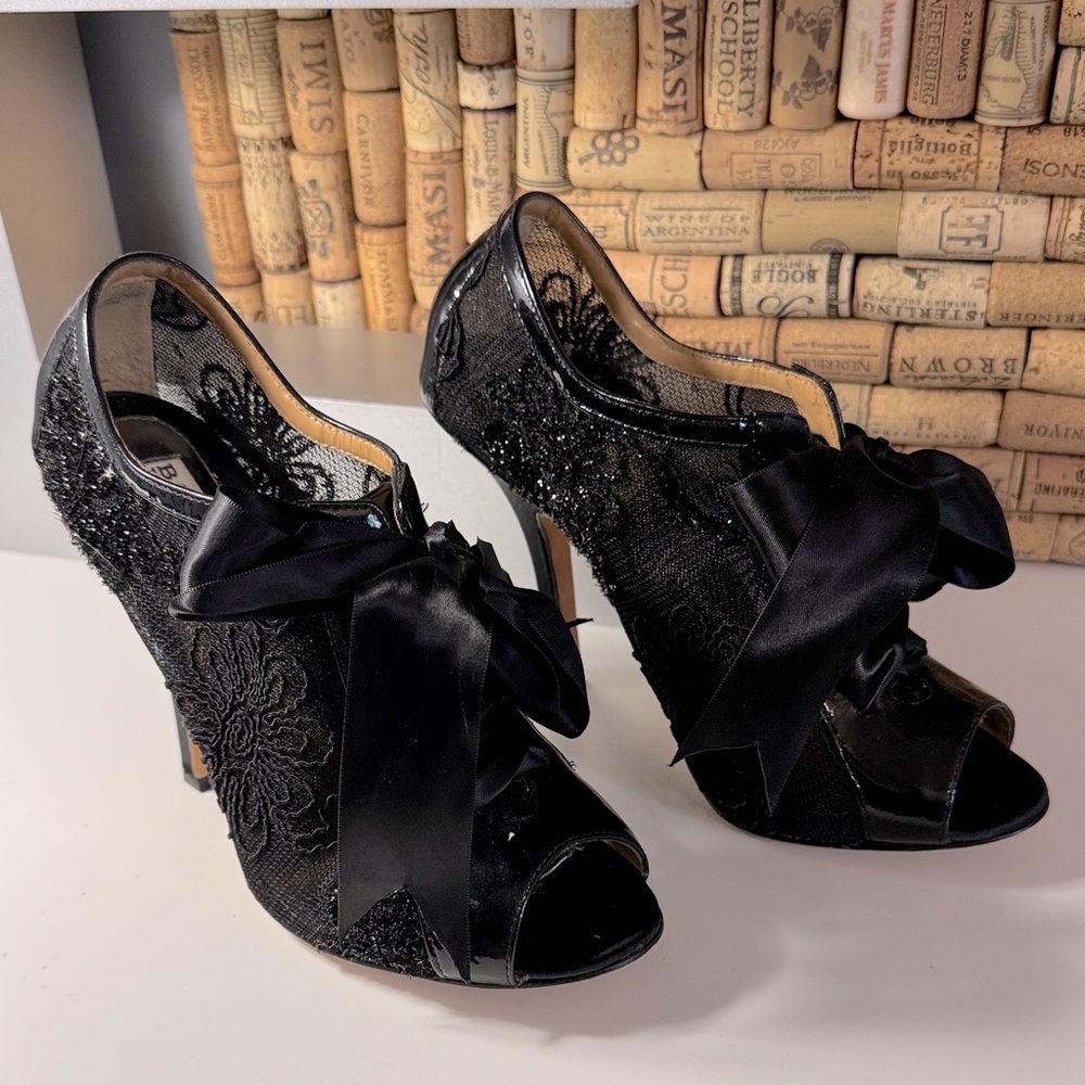 Vintage Y2K Badgley Mischka Peep-Toe Heels | Size 6.5